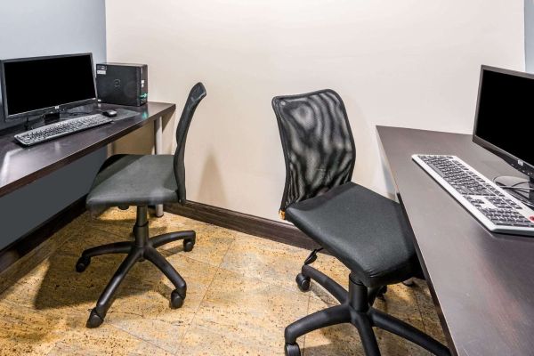 BAYMONT INN & SUITES BRANFORD (Stony Creek)